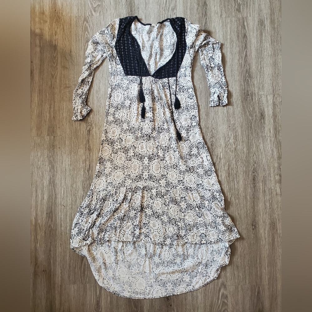 En Creme Black and Cream Long Sleeve Dress